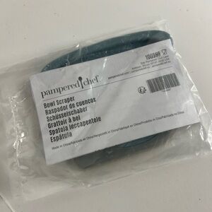 Pampered Chef Bowl Scraper